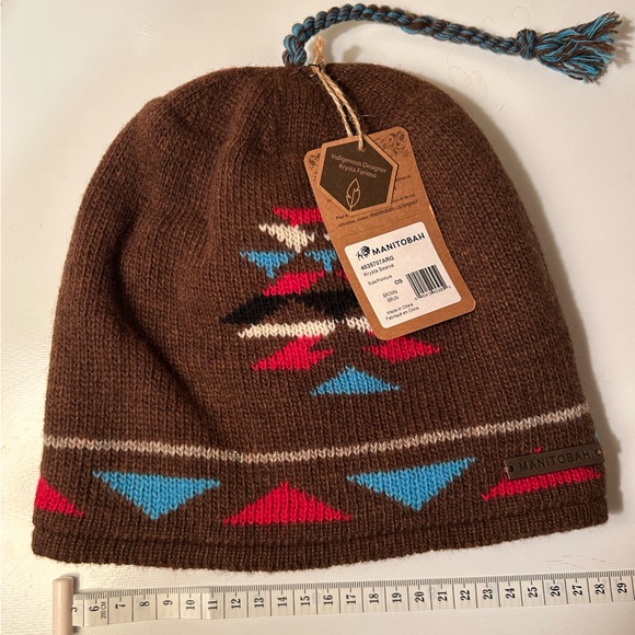 Manitoban Mukluks Hat - Picture 1 of 5